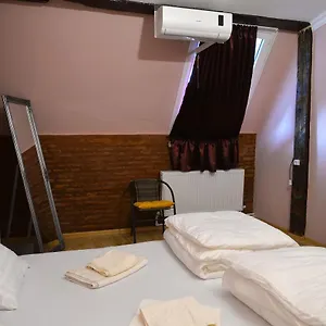 natias-apartment-on-dadiani-st.alltbilisihotels.com/